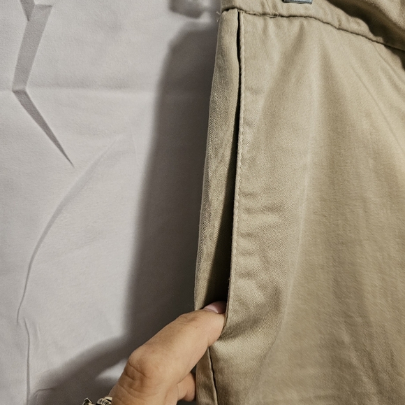 Lady's 212 Collection tan shorts size 18 - Picture 3 of 4